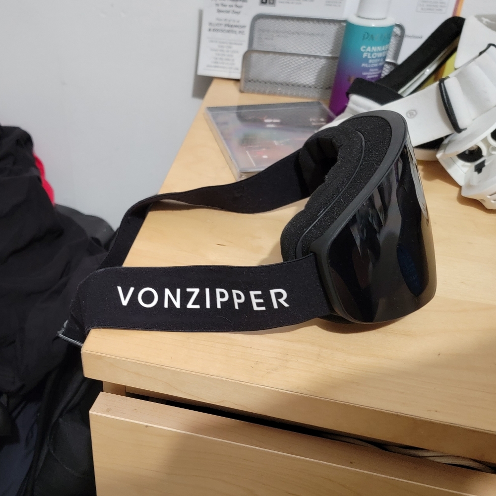 COPY - Vonzipper ski & snowboarding goggles